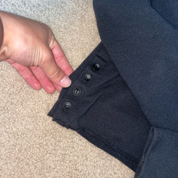 Gymshark women’s black crop hoodie - Picture 3 of 4